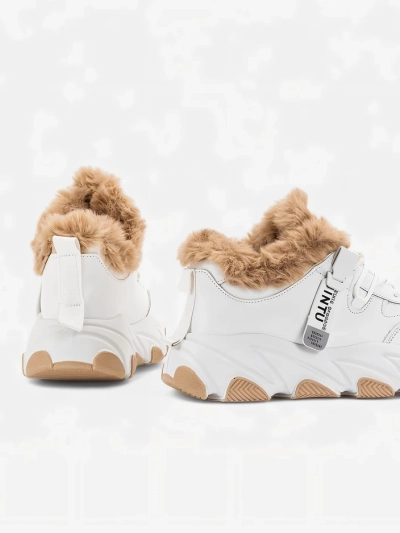 Białe sportowe sneakersy damskie z futerkiem Nonua- Obuwie