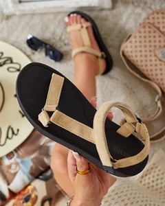 светлокафяв