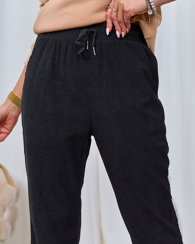 Royalfashion Черен дамски панталон от велур