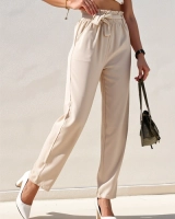 Светло бежово