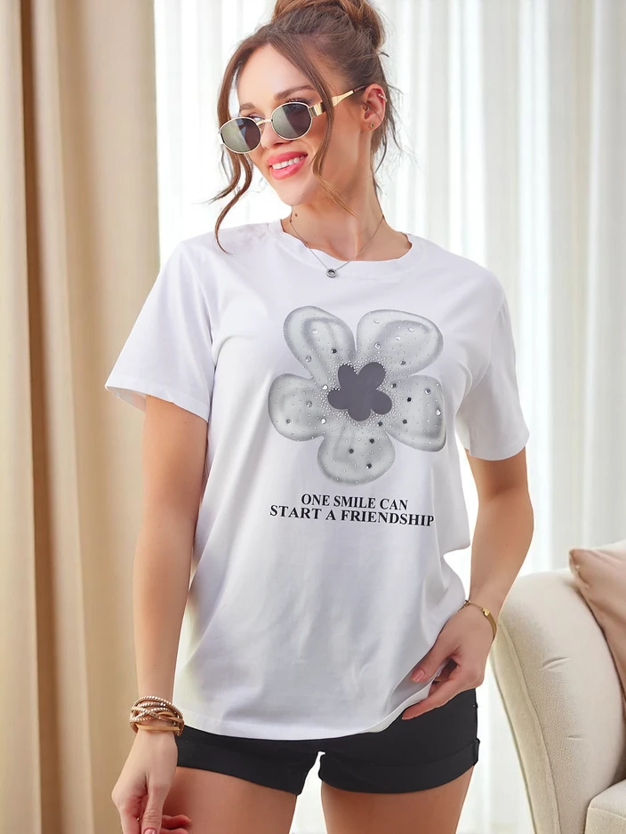 Рокля на модата дамска памучна тениска с цвете