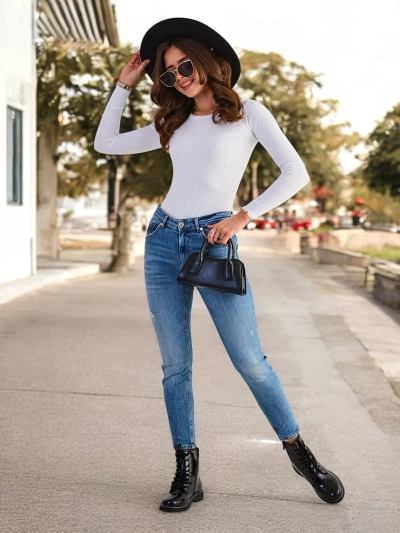 Дамски пуловер с обло деколте в бяло - Clothing