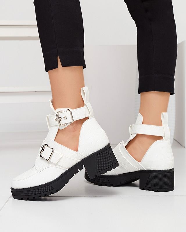 Бели лакирани дамски ботуши с изрязване и релеф Malevib- Footwear