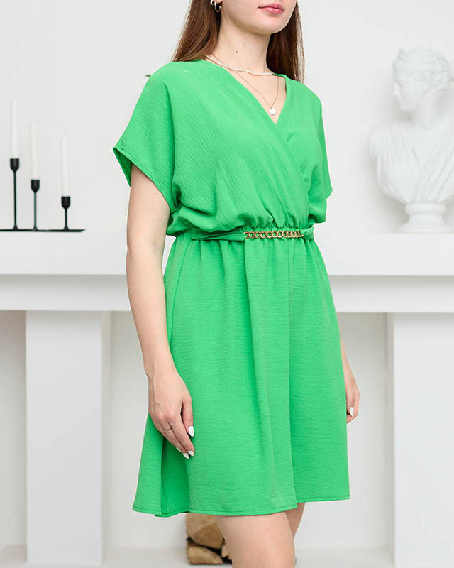 Zielona damska sukienka z ozdobnym łańcuszkiem- Odzież