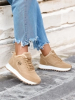 светлокафяв || кафяв