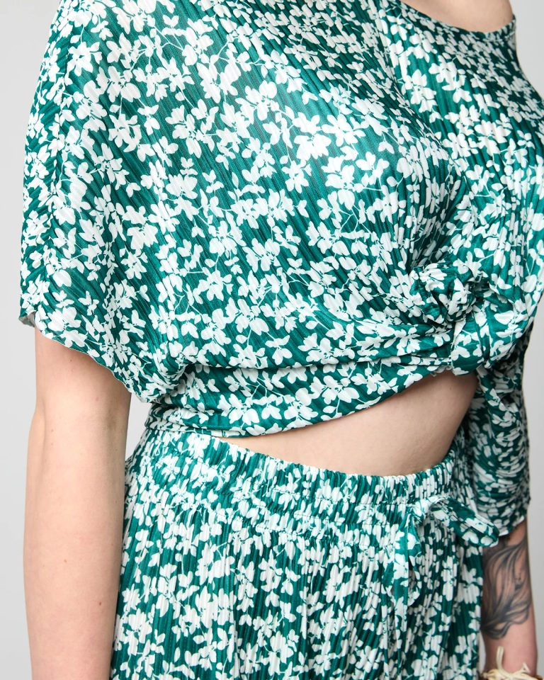 Дамски зелен плисиран комплект с черни цветя - Облекло