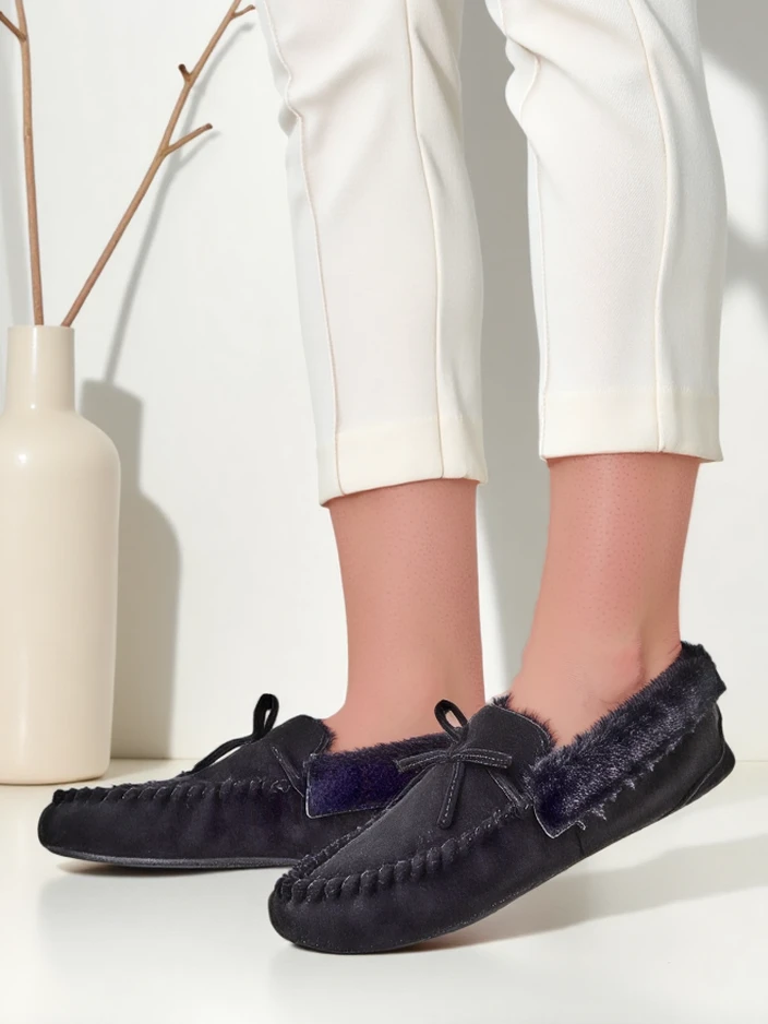 Royalfashion Дамски мокасини с косъм Актики