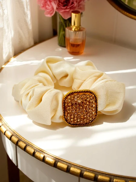 Royalfashion Ластик за коса с декоративен камък Сатенен блясък