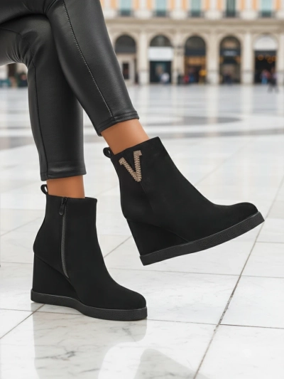 Royalfashion Дамски ботуши на токчета Nerias