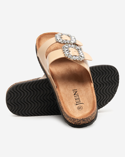 Beżowe damskie klapki ze zdobionymi klamerkami Olimika - Obuwie