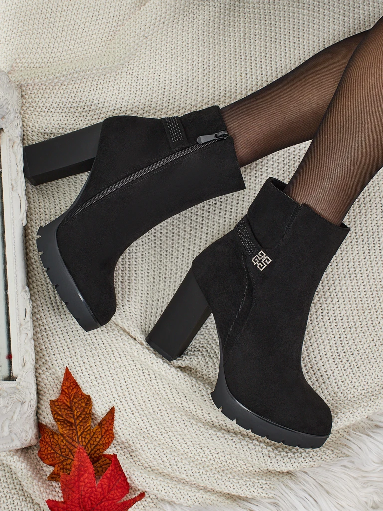 Дамски боти до глезена от еко велур на ток Zavrina