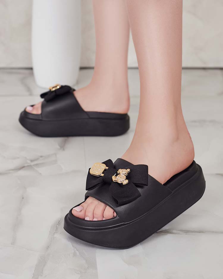 Royalfashion Дамски гумени джапанки с декоративна панделка Apis