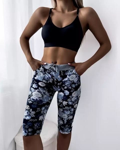 Niebieskie damskie spodenki 3/4 z kwiatowym wzorem PLUS SIZE - Odzież