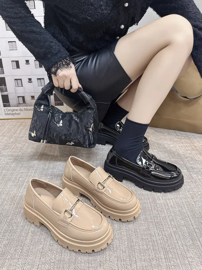 Royalfashion Женски лачени мокасини Adelio