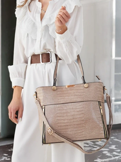 Royalfashion Лакирана чанта с релеф