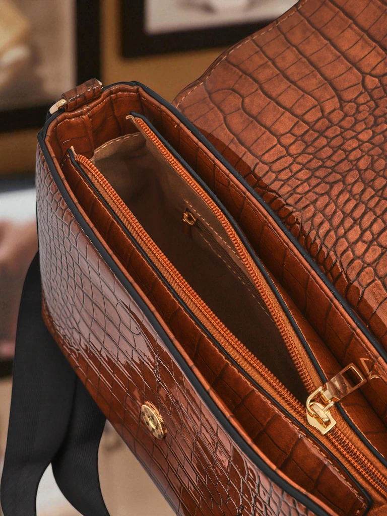 Royalfashion Лакирана малка дамска чанта от еко кожа Velia Crest