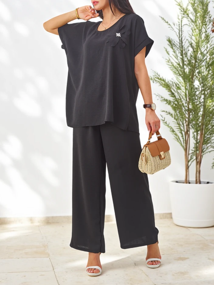 Комплект Royalfashion за жени с къси ръкави, декоративно цвете и широки панталони