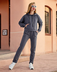 гълъбово сиво