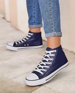 Тъмносиньо