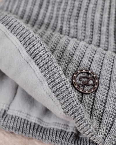 Женска шапка с помпон от Royalfashion