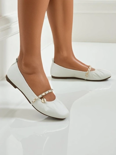 Бели дамски балеринки Callista с верижка – екологична кожа, класика от Италия