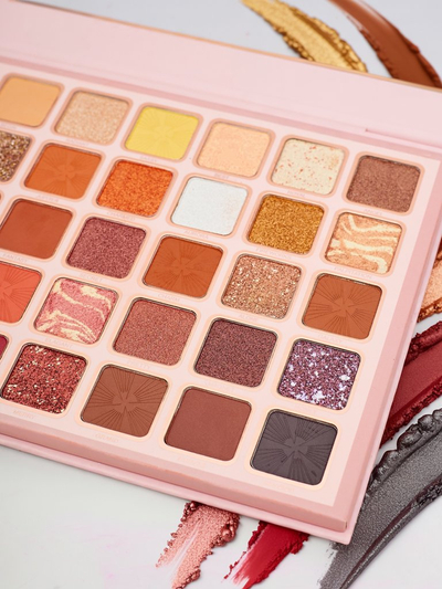 Палитра Girl Magic 35 сенки за очи с брокат и матови нюанси Златен шоколадов фъдж