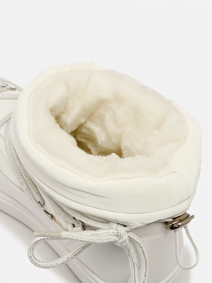 Royalfashion Дамски ботуши a'la snow boots в бяло Vevnose