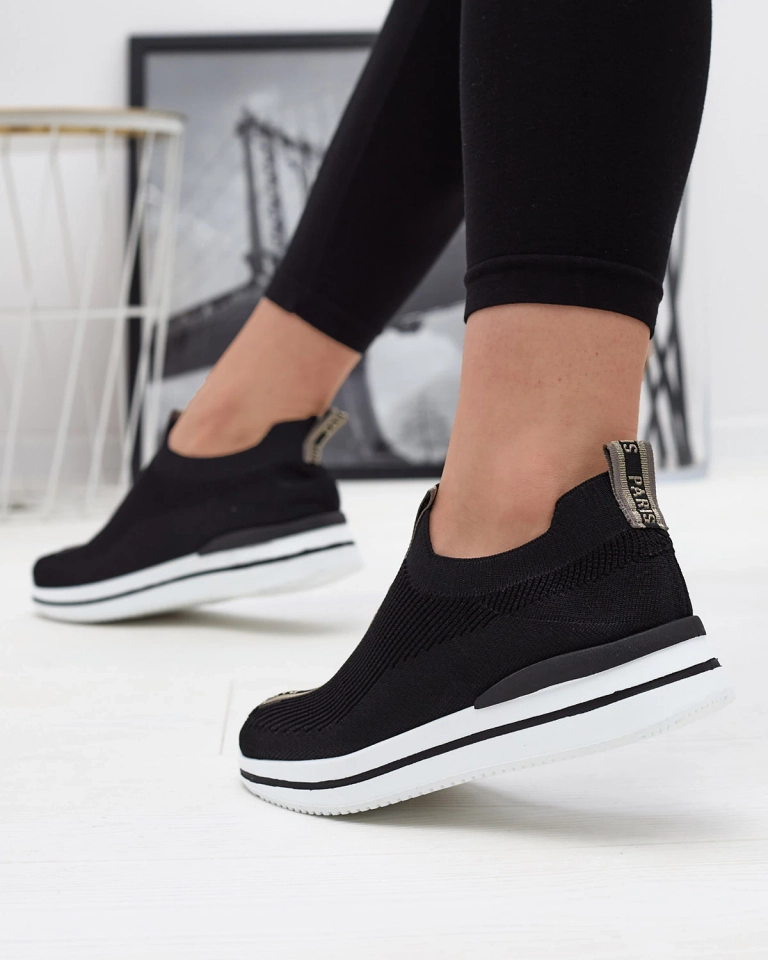 Дамски спортни обувки с надпис в черно Cerppa- Footwear