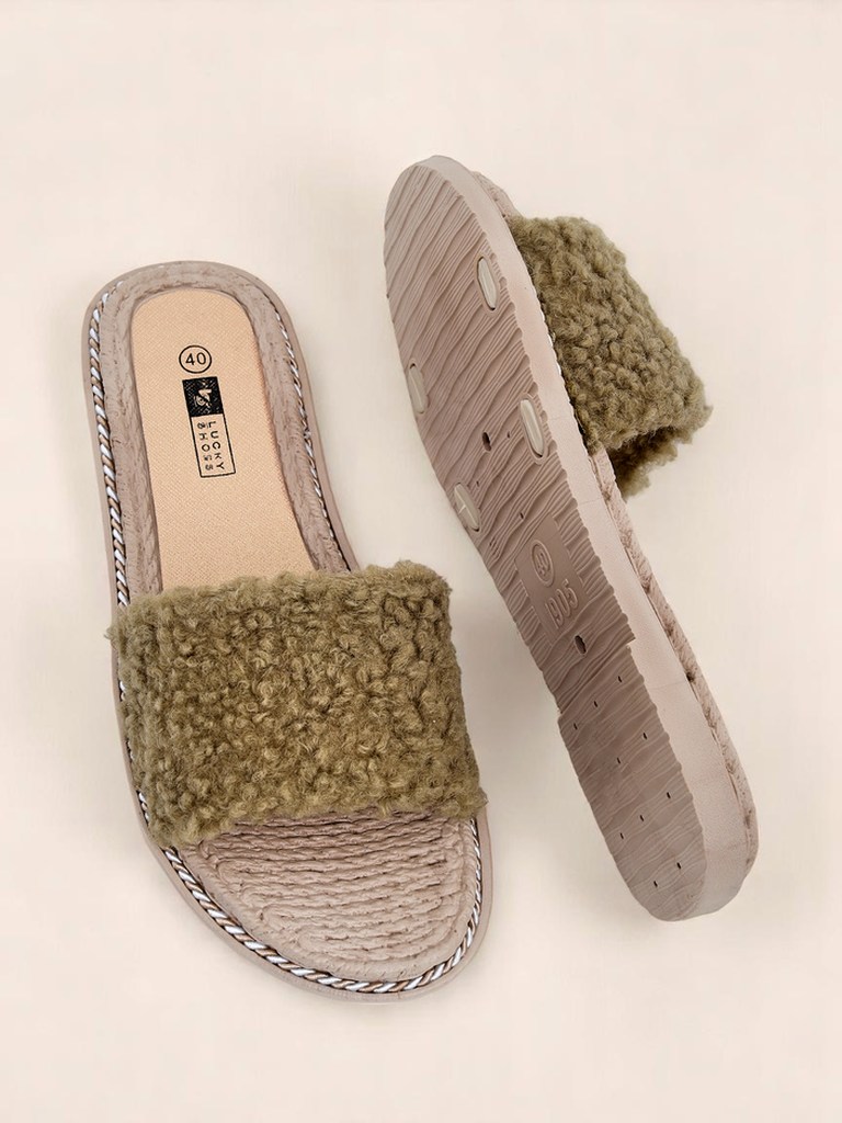 Royalfashion Дамски чехли с кожух Cozy Step