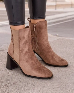 светлокафяв