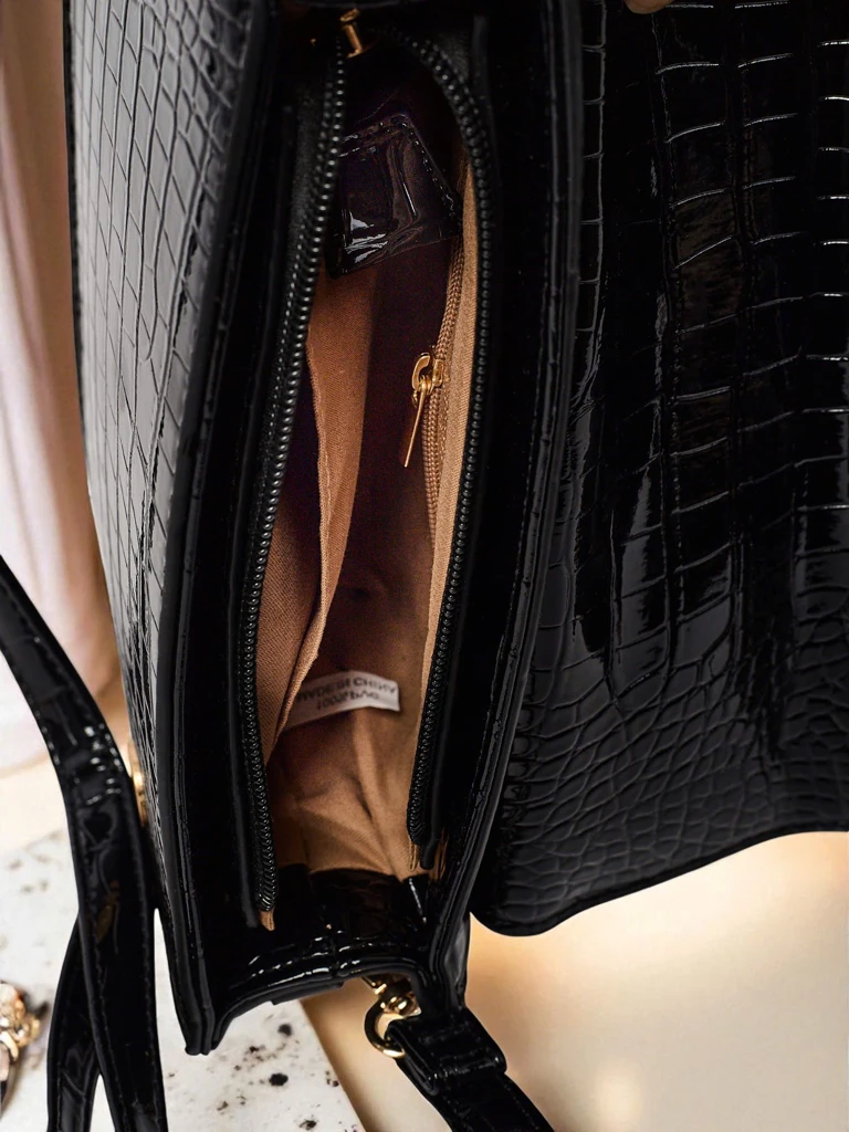 Лакирана малка дамска чанта от еко кожа Velar Nook