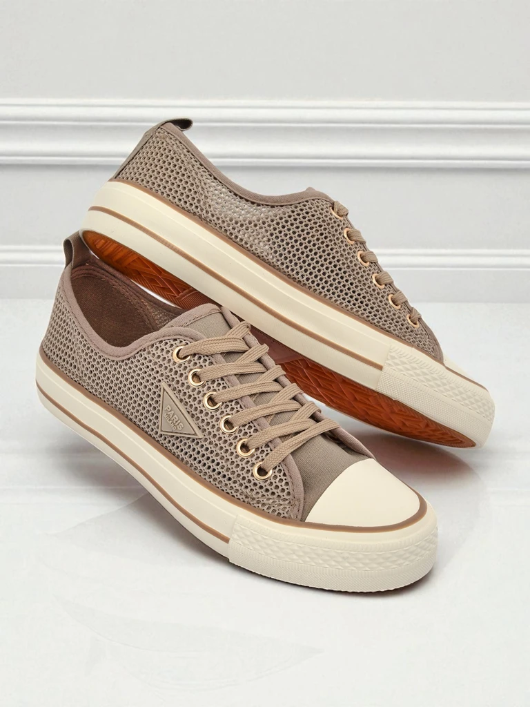 Royalfashion Жилищни перфорираните маратонки Rebbse