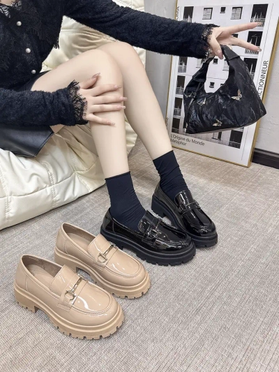 Royalfashion Дамски патентован мокасини Afidale