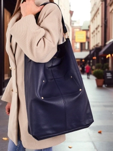 Тъмносиньо