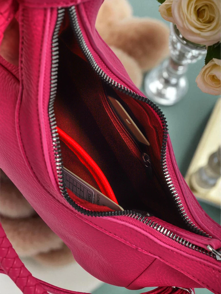 Royalfashion Малка дамска чанта от еко кожа с декоративна каишка Lacquea