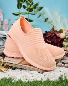 Светло розово