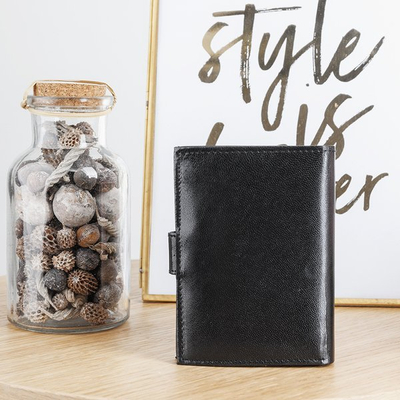Czarny portfel męski zapinany guzikiem - Akcesoria