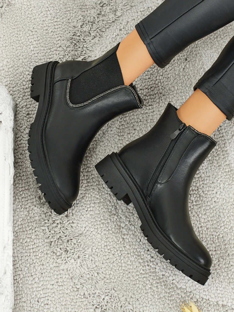 Боти от екологична кожа с цирконии Novira