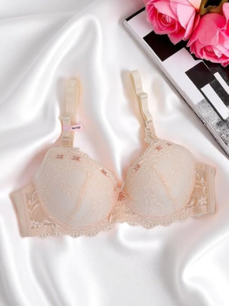 Royalfashion Дамски подплънчен сутиен с дантела Delicate Grace