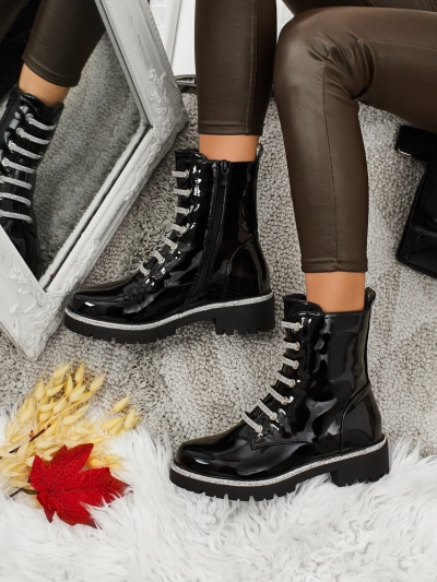 Лакирани дамски боти с връзки Fjorra