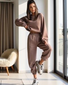 светлокафяв