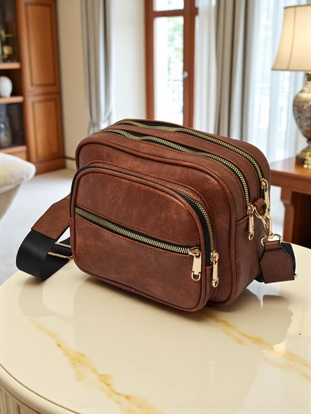 Малка дамска чанта от еко кожа Hidden Thorn