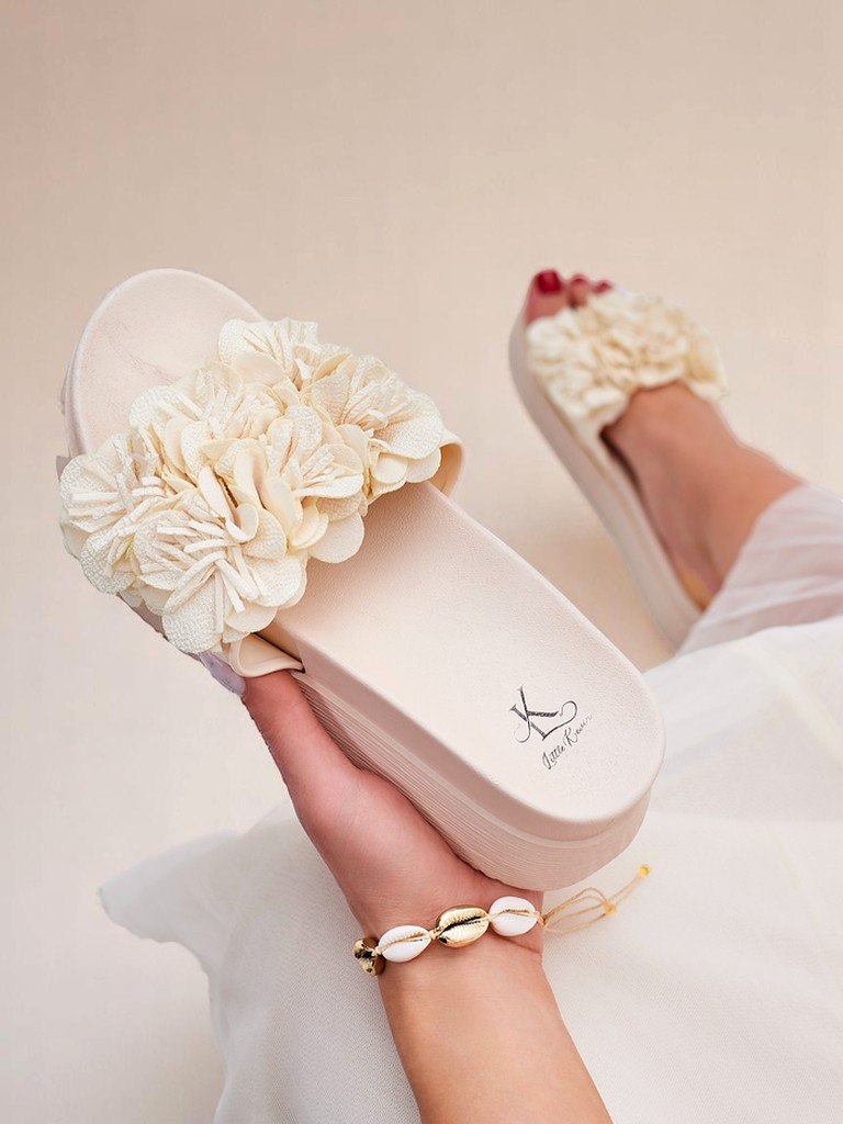 Royalfashion Дамски сандали с малки цветя Frezja