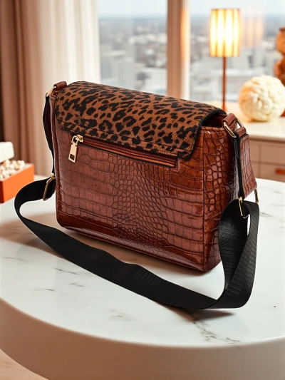Чанта Ariadne Camel Croco с капак с принт на пантера – стилна чанта през рамо