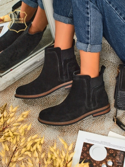 Черни кожени боти Ariston от велур