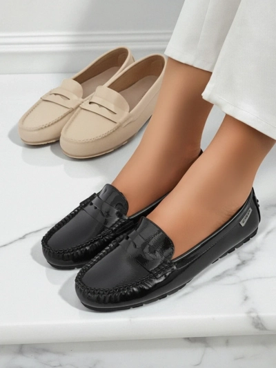 Дамски мокасини Cyra Nero от екологична лакирана кожа, класически италиански стил