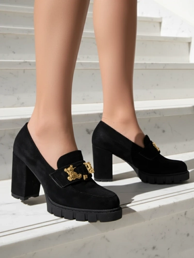 Зашеметяващи черни обувки на ток от велур, елегантни и модерни