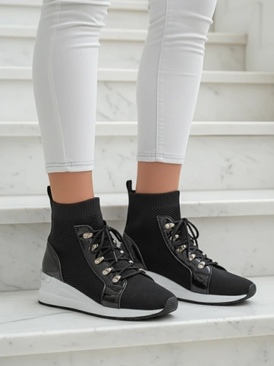 Класически сникърси Giulietta черни на платформа