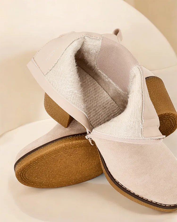 Дамски боти от еко велур на марката Роялфешън на модел Брежанка