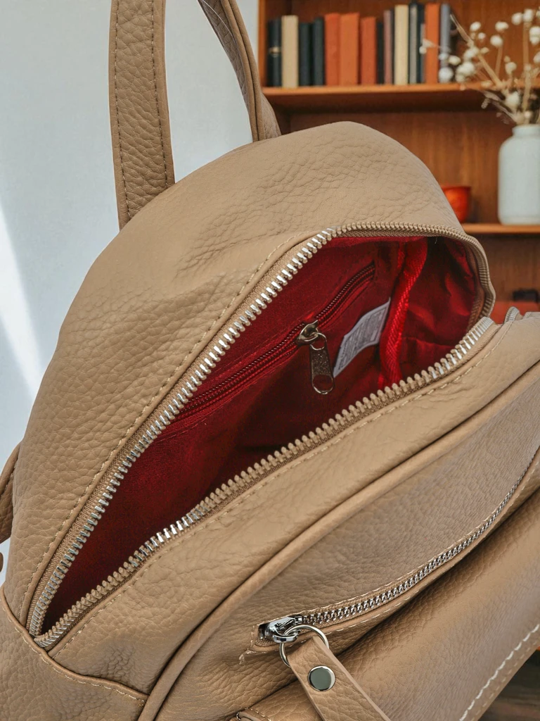 Плетена дамска раница Królewska Moda Livia бежова екологична кожа 25x25cm